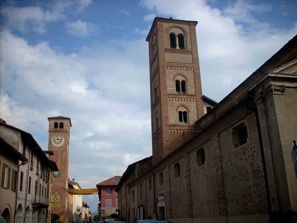 View with the tower and bell tower of the Church of San Gregorio