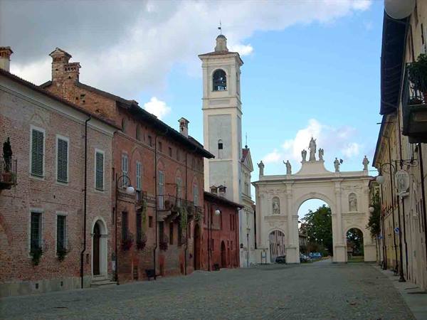 In the center of Cherasco