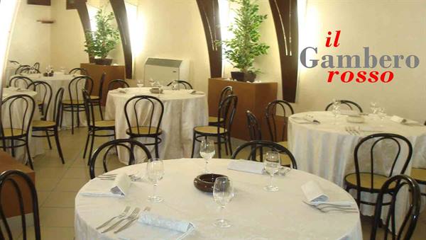 In the elegant dining room of the Il Gambero Rosso Pizzeria Restaurant