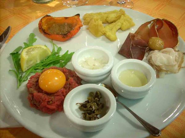 Delicacies of the Italia Pizzeria Restaurant of Lerma: the appetizers
