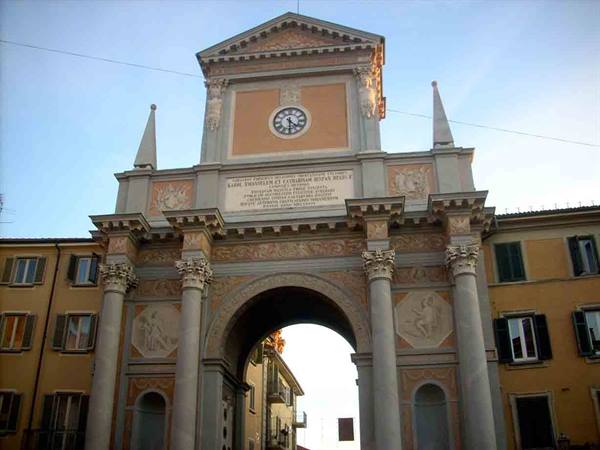 The Arch of Piazza Umberto I