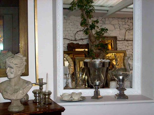 In the elegant dining rooms of Ristorante Pizzeria Al Castello