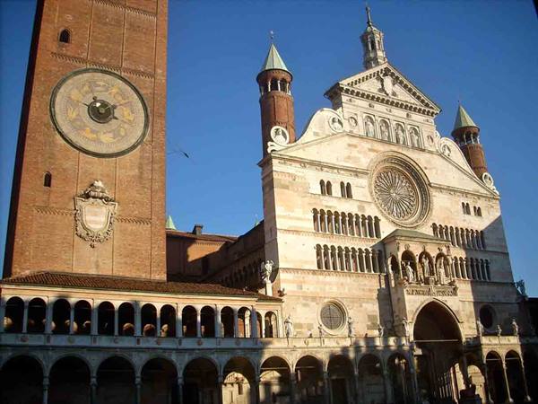 View of the Cathedral with detail of the Torrazzo