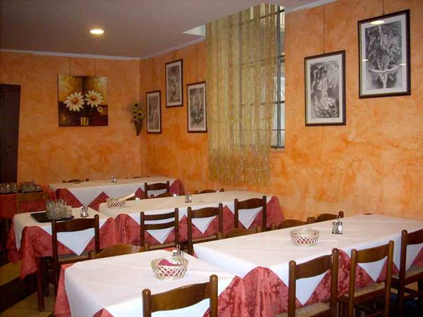 In the dining rooms of Trattoria Al Beccofino