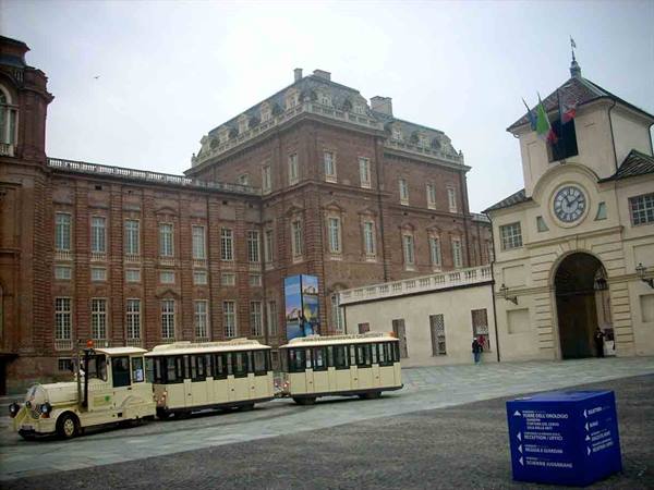 The tourist train in front of the Royal Palace