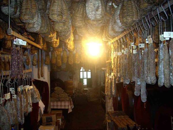 The culatelli of the cellar of Trattoria La Buca