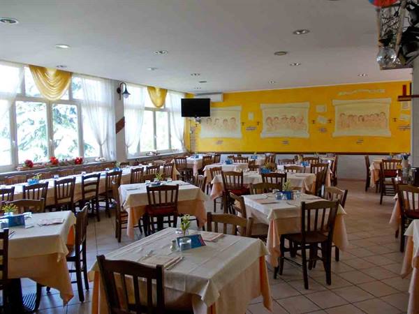 One of the dining rooms of Ristorante Pizzeria Donna Sofì