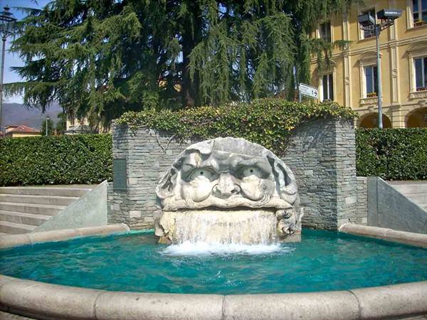 The Mascherone Fountain
