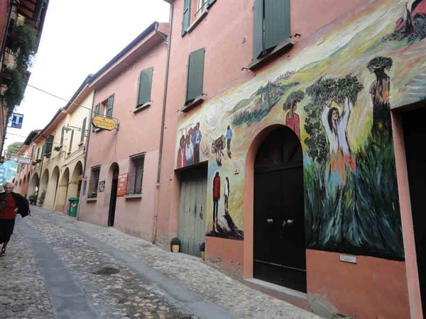 One of the many painted walls of the city