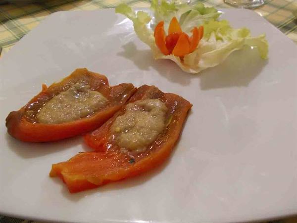 Delicacies of Ristorante Lo Scacciapensieri: peppers with bagna caoda