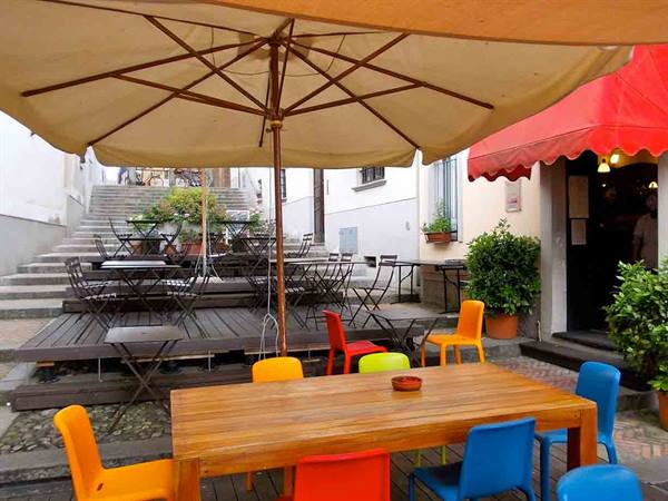 In the outdoor area of Ristorante Muntà di Ratt