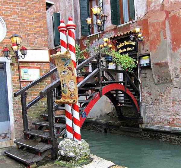 The entrance of the Antica Trattoria Poste Vecie