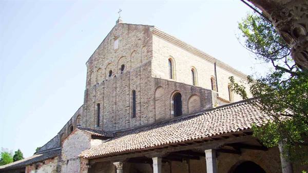 Aquileia Basilica, brick facade and columned portico