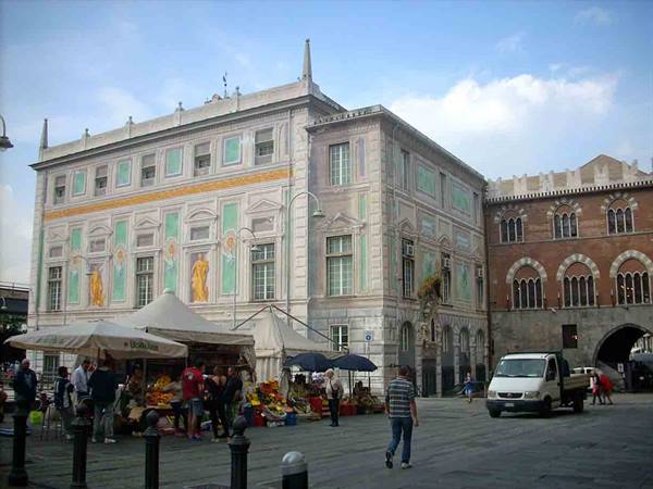 Open-air market in front of Palazzo San Giorgio in Genoa, daylight
