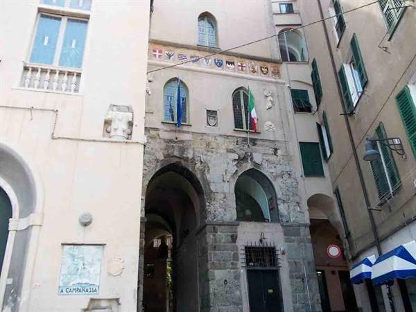Porta dei Vacca in Genoa, stone towers with arches and flags