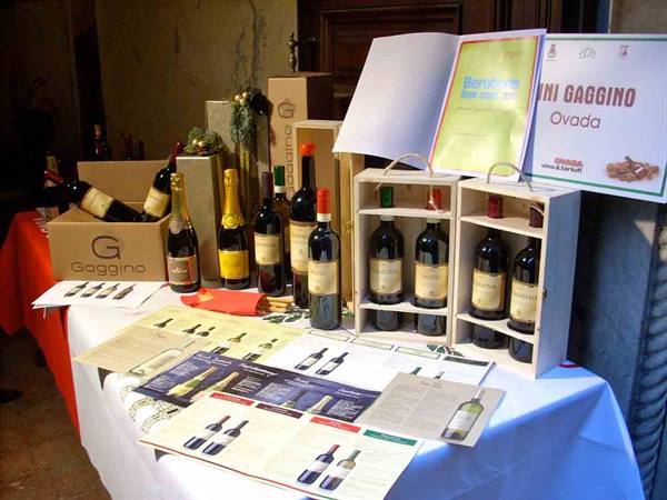 Gaggino Ovada winery stand with wine bottles and wooden crates