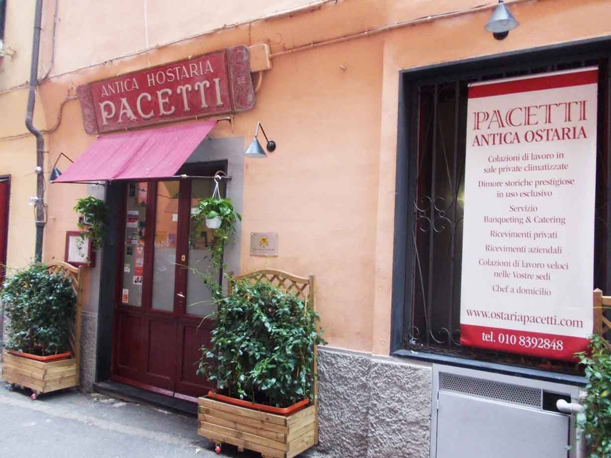 Ingresso dell'Antica Hostaria Pacetti, insegna in legno, tenda rossa, piante in cassette