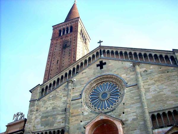 Piacenza Cathedral: stone facade with rose window and tall brick bell tower