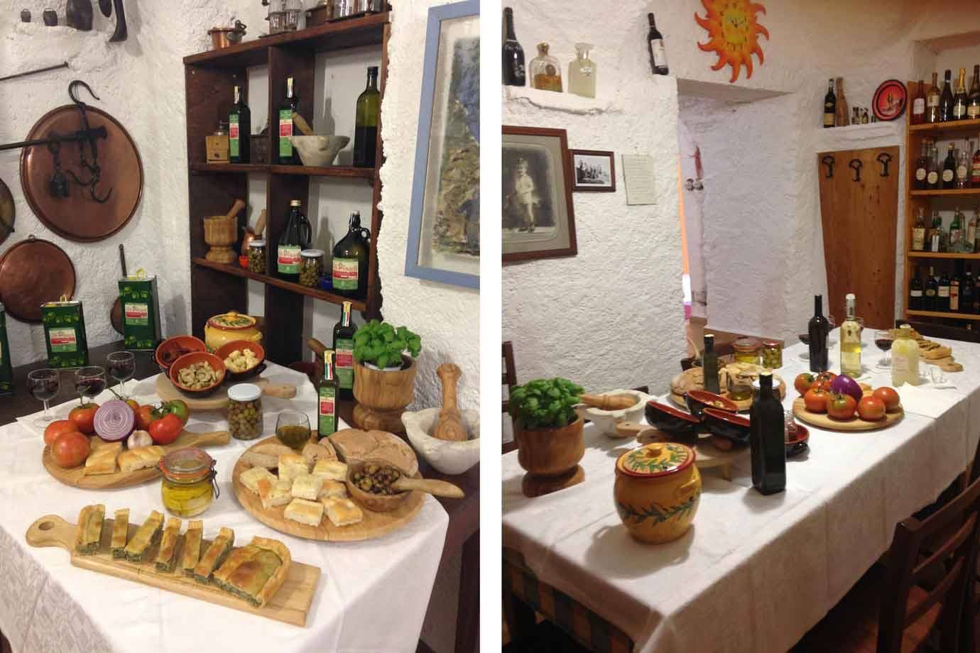 Tavola imbandita con focaccia, pomodori e olio in una cucina rurale