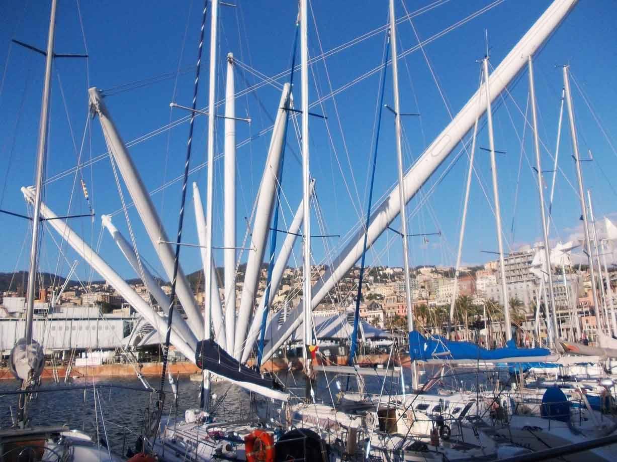 Il Bigo di Renzo Piano, bracci bianchi in acciaio sul porto di Genova