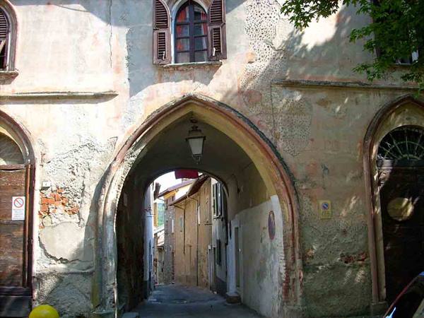 Through the streets of Molare