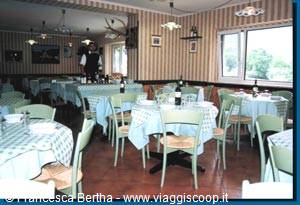 The restaurant room of Hotel Holidays in Barrea