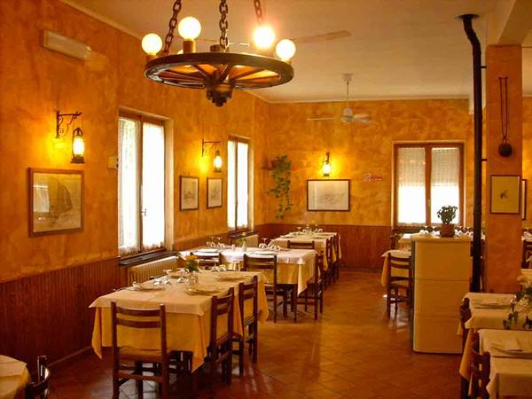 The dining room of Ristorante da Marietto