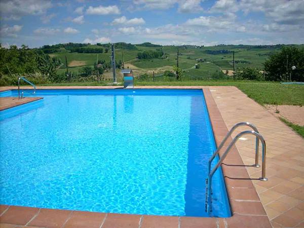 The pool at Agriturismo Monsignorotti