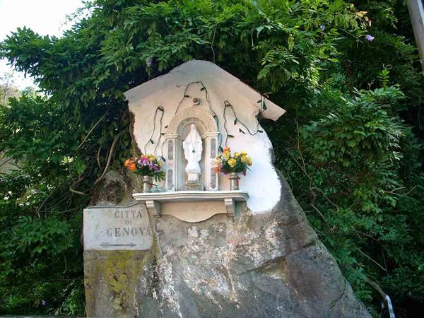 A place of prayer along the road to Acquasanta