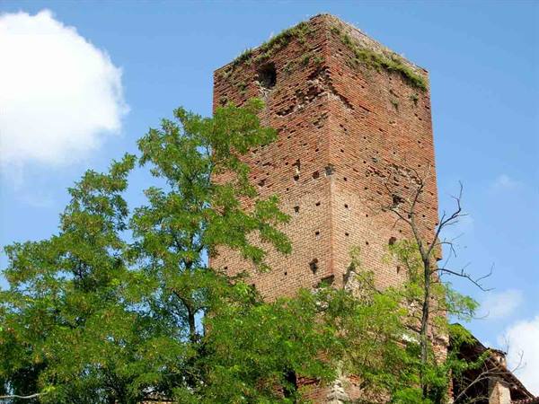 The remains of the Tower of the Castel Vecchio