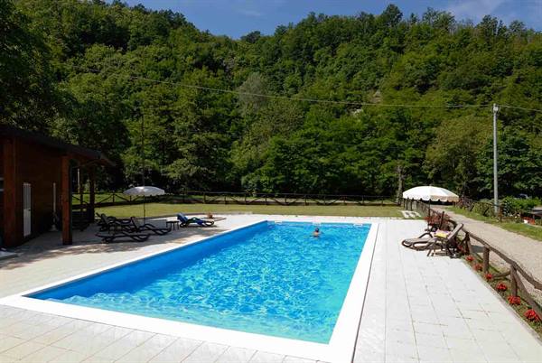 The pool at Agriturismo Casa Castellini