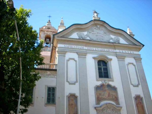 A walk among the monuments of Vigevano