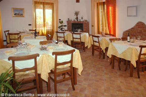 The dining room of the Agriturismo Al Chiar di Luna, Cà Bensi