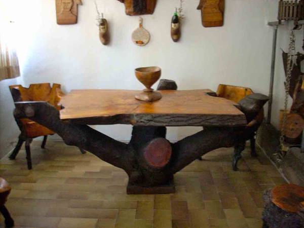 Wooden furniture at Agriturismo Bottazza