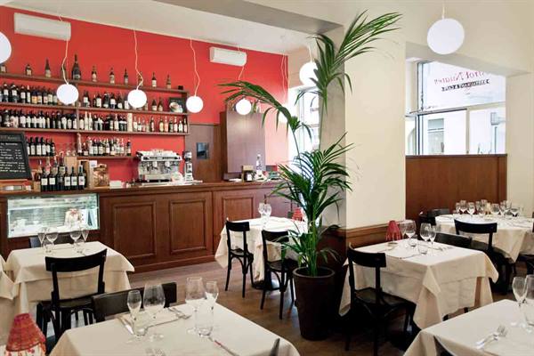 The dining room of the Bistrot Nuares