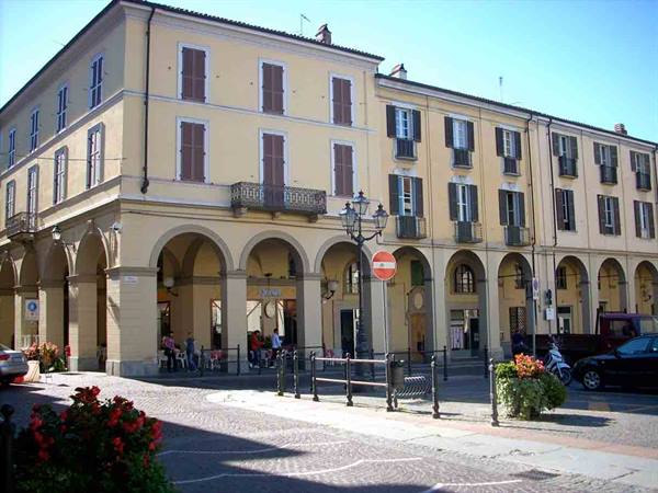 The arcade along Piazza Duomo