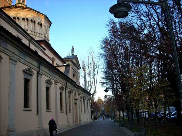 the tree-lined avenue along the Sanctuary