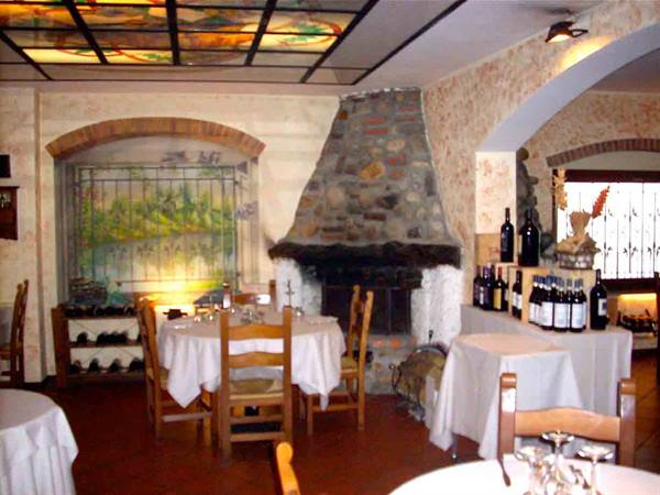In the dining rooms of the Antica Locanda del Villoresi