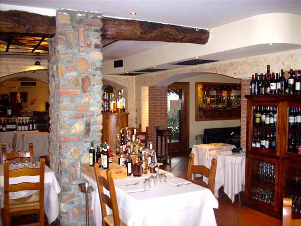In the dining rooms of the Antica Locanda del Villoresi
