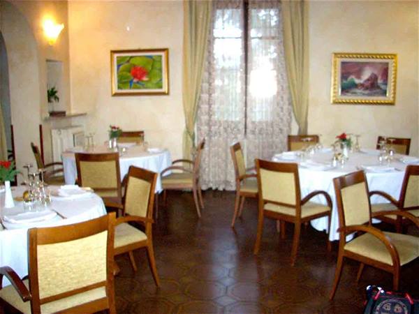 In the dining rooms of Ristorante Villa Roma