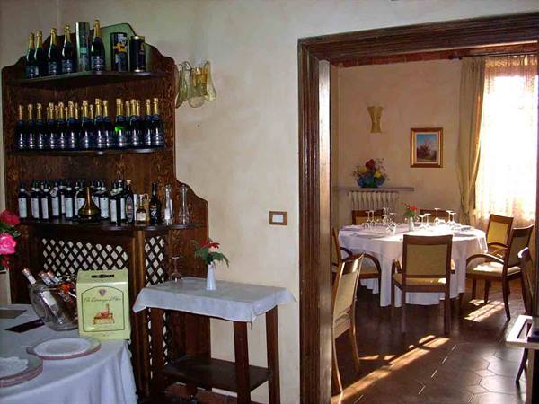 In the dining rooms of Ristorante Villa Roma