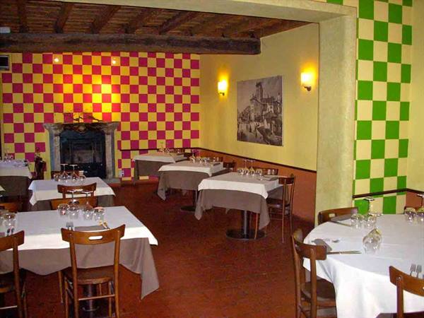 In the dining rooms of the Osteria Sant'Antonio of Abbiategrasso