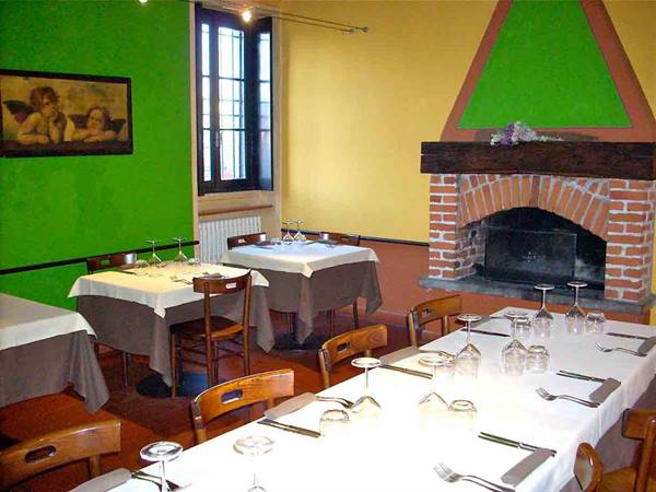 In the dining rooms of the Osteria Sant'Antonio of Abbiategrasso