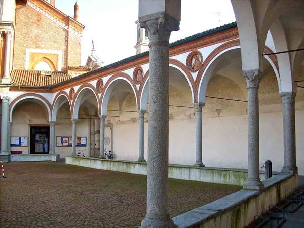The cloister of the Basilica of Santa Maria Nuova