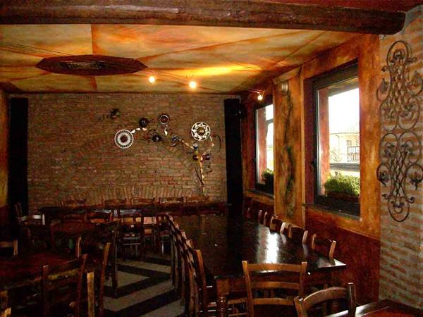 In the dining rooms of Ristorante Porcospino