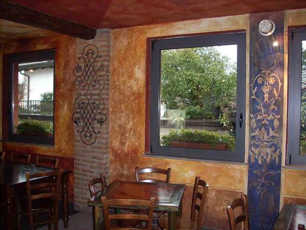 In the dining rooms of Ristorante Porcospino