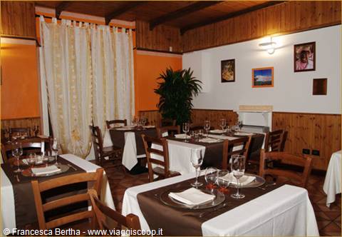 In the dining rooms of the Hostaria Tre Re