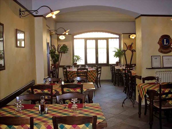 In the dining rooms of the Locanda della Pesa