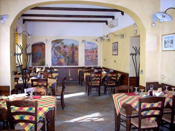 In the dining rooms of the Locanda della Pesa