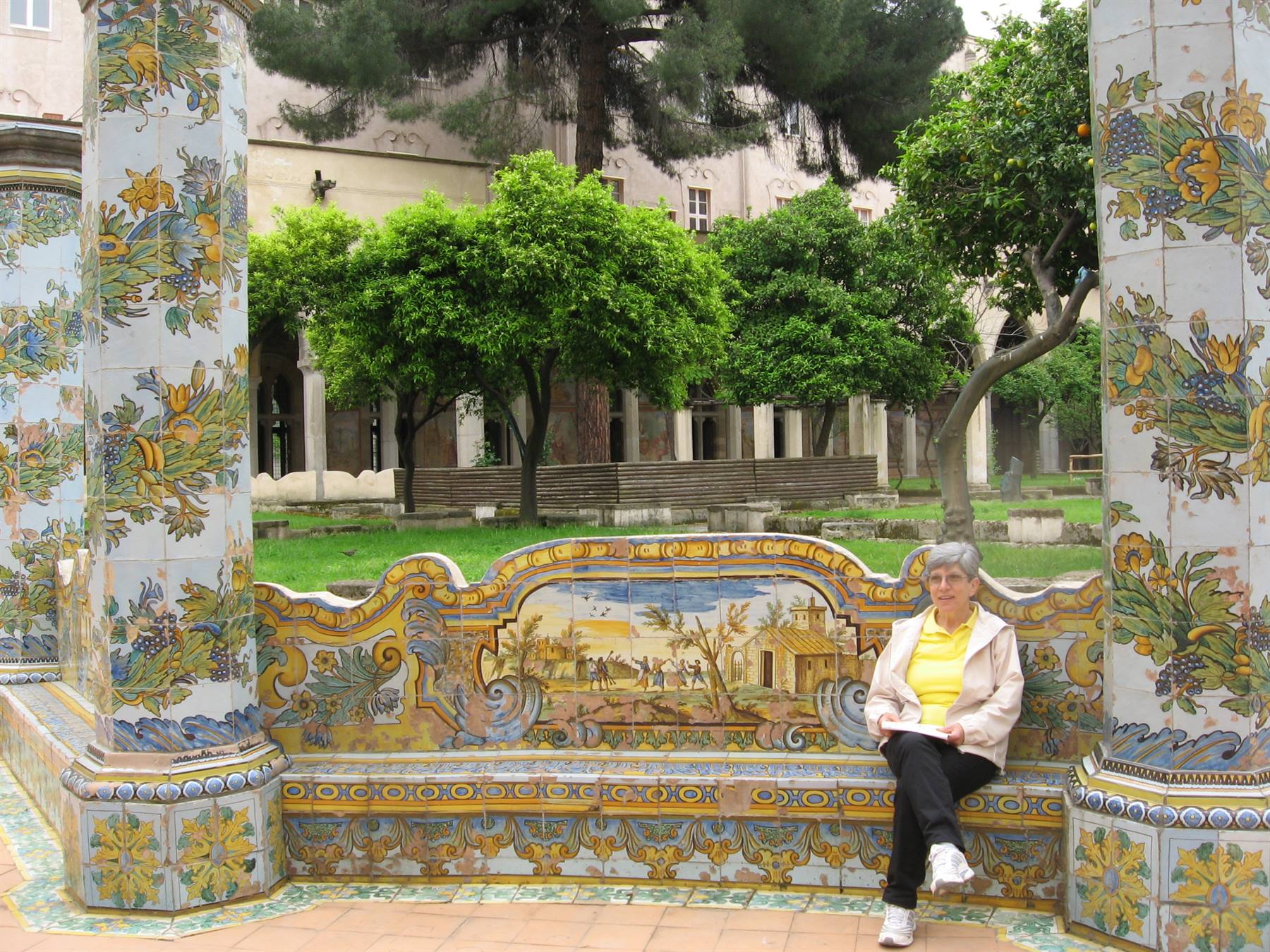 www.viaggiericordi.com - Cloister - Naples